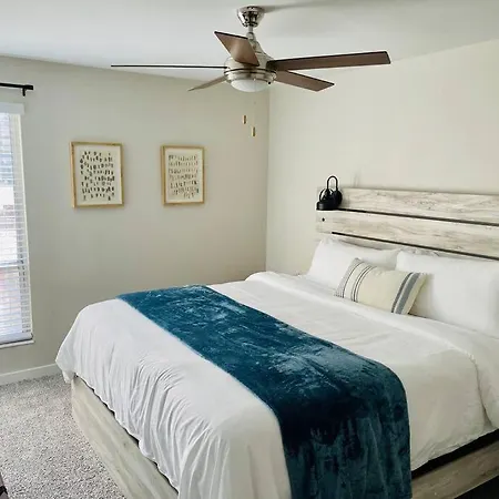 Capitol Hill, King Bed, Fiber Wi-Fi, Desk, Ski
